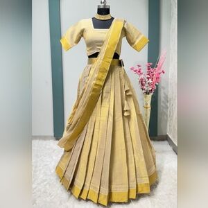 Elegant Gold Women's Skirt